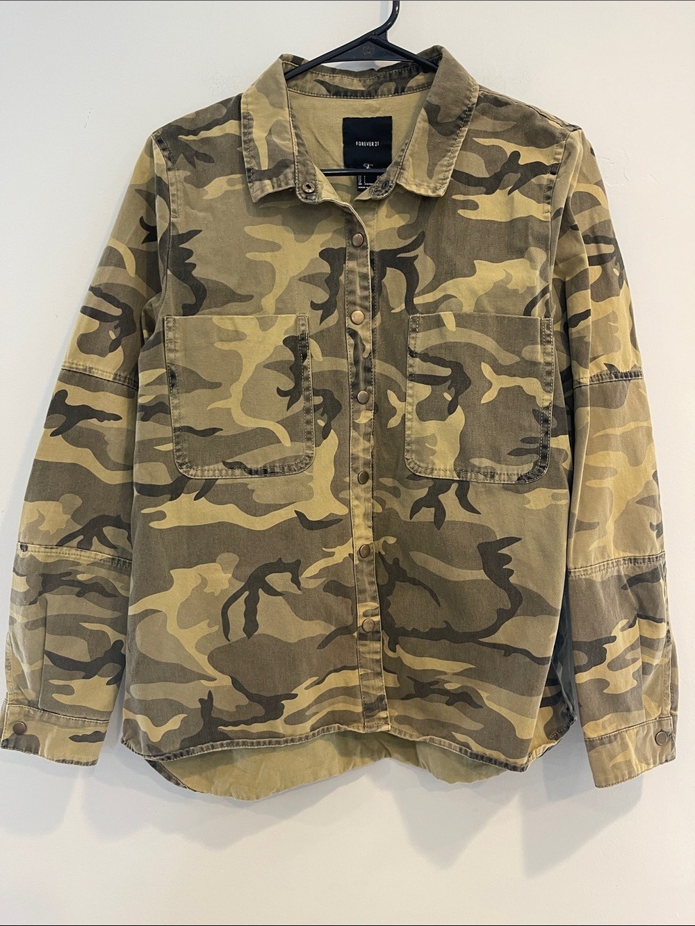 NWOT Forever 21 Olive Green Camo Jacket Size Large